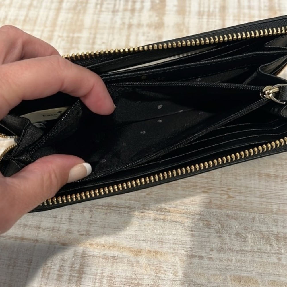 Gorgeous Kate Spade Penguin🐧 Zip Around Wallet - Picture 5 of 8